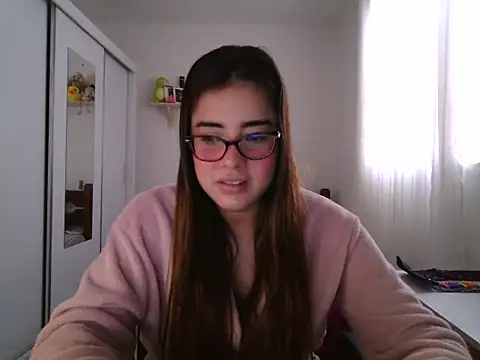 Snapshot of maliamiller chatting on 06-06-26, 08:13 maliamiller online show from 06-06-26, 08:13