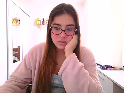 Snapshot of maliamiller chatting on 06-11-26, 01:31 maliamiller online show from 06-11-26, 01:31