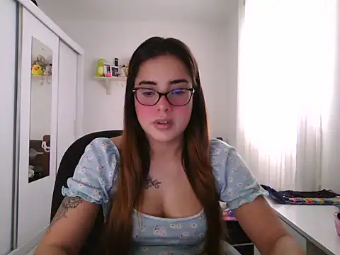 Snapshot of maliamiller chatting on 06-12-26, 12:15 maliamiller online show from 06-12-26, 12:15