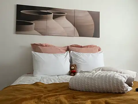 NadiaBanks online show from 09-22-25, 05:59