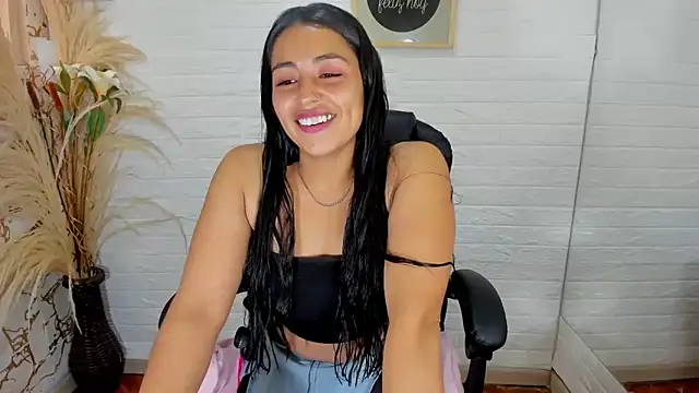 Snapshot of Aisha_09 chatting on 02-04-25, 06:49 Aisha 09 online show from 02-04-25, 06:49