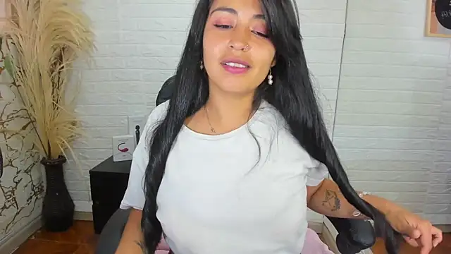 Snapshot of Aisha_09 chatting on 02-13-25, 06:38 Aisha 09 online show from 02-13-25, 06:38