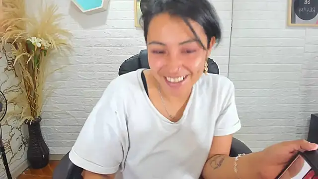 Snapshot of Aisha_09 chatting on 02-23-25, 01:53 Aisha 09 online show from 02-23-25, 01:53