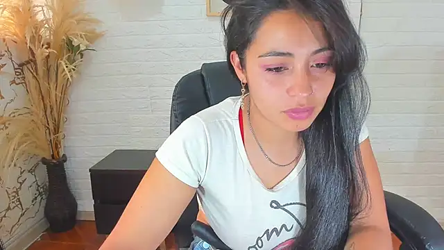 Snapshot of Aisha_09 chatting on 03-01-25, 02:55 Aisha 09 online show from 03-01-25, 02:55