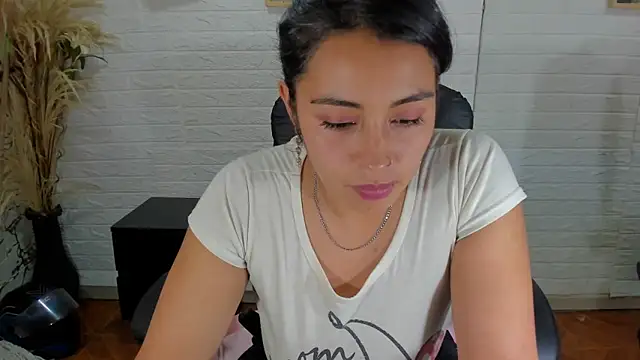 Snapshot of Aisha_09 chatting on 03-05-25, 06:56 Aisha 09 online show from 03-05-25, 06:56