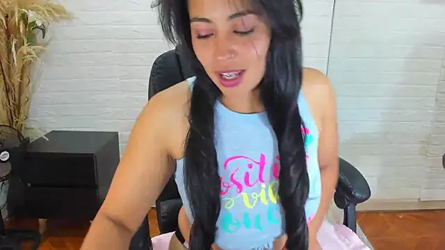 Snapshot of Aisha_09 chatting on 03-11-25, 06:52 Aisha 09 online show from 03-11-25, 06:52