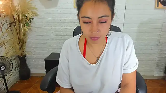 Snapshot of Aisha_09 chatting on 03-13-25, 02:44 Aisha 09 online show from 03-13-25, 02:44