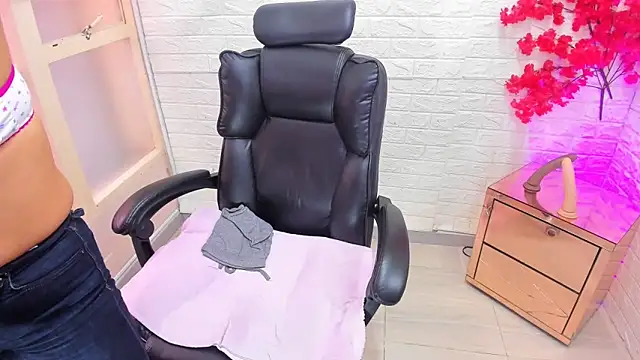 Snapshot of Aisha_09 chatting on 03-12-26, 03:51 Aisha 09 online show from 03-12-26, 03:51