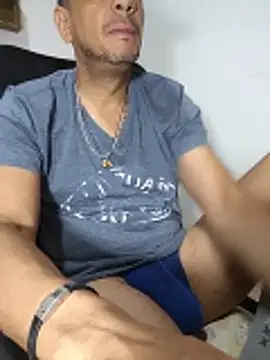 Snapshot of latinmartin73 chatting on 06-08-26, 03:23 latinmartin73 online show from 06-08-26, 03:23
