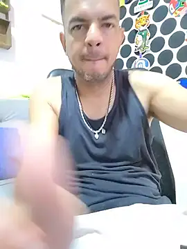 Snapshot of latinmartin73 chatting on 06-20-26, 02:53 latinmartin73 online show from 06-20-26, 02:53