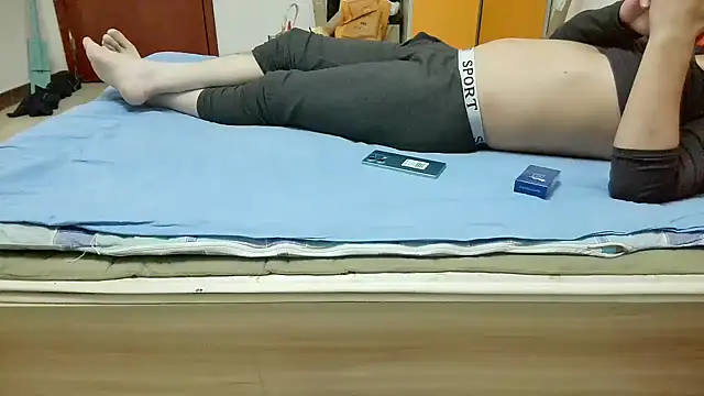 huzi518 online show from 10-23-25, 02:16