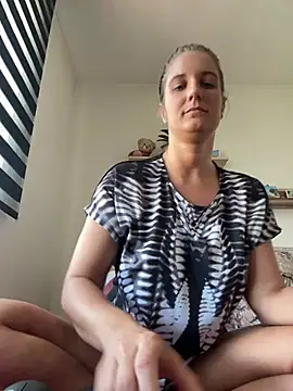 Snapshot of jennifer11772 chatting on 07-16-26, 12:00 jennifer11772 online show from 07-16-26, 12:00