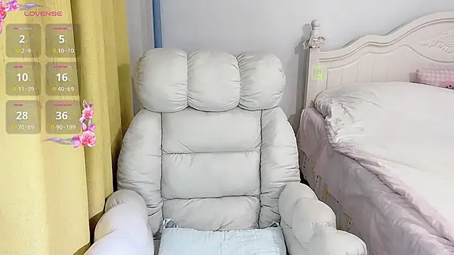 Caitlyn   online show from 10-22-25, 11:32