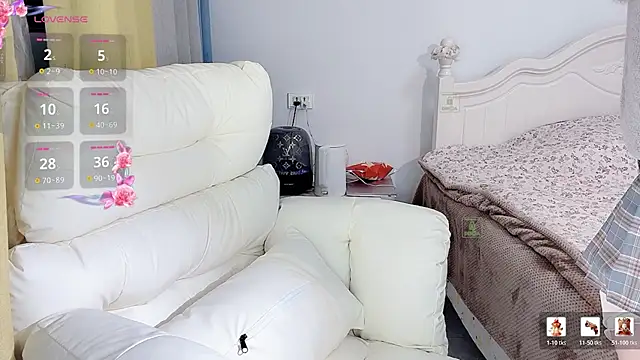 Snapshot of Caitlyn__ chatting on 12-19-25, 12:23 Caitlyn online show from 12-19-25, 12:23