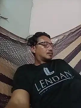 Snapshot of Andresguz35 chatting on 10-30-25, 03:41 Andresguz35 online show from 10-30-25, 03:41