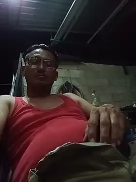 Snapshot of Andresguz35 chatting on 11-09-25, 04:00 Andresguz35 online show from 11-09-25, 04:00