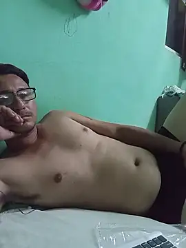 Snapshot of Andresguz35 chatting on 11-10-25, 06:01 Andresguz35 online show from 11-10-25, 06:01