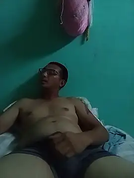 Snapshot of Andresguz35 chatting on 12-02-25, 05:02 Andresguz35 online show from 12-02-25, 05:02