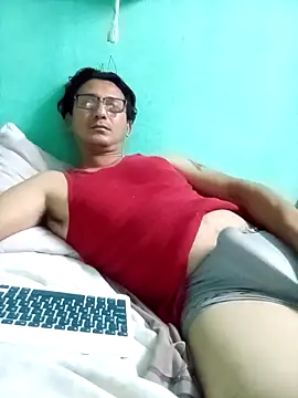 Andresguz35 online show from 02-11-26, 04:17