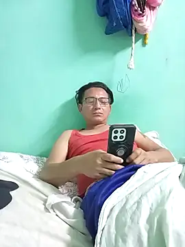 Snapshot of Andresguz35 chatting on 03-09-26, 04:05 Andresguz35 online show from 03-09-26, 04:05