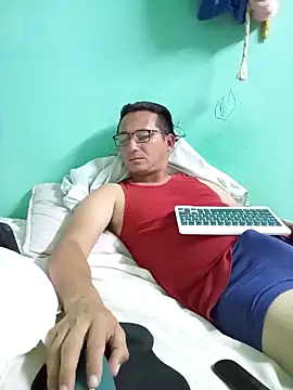Snapshot of Andresguz35 chatting on 03-10-26, 04:06 Andresguz35 online show from 03-10-26, 04:06