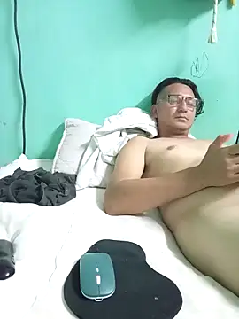 Snapshot of Andresguz35 chatting on 03-12-26, 03:34 Andresguz35 online show from 03-12-26, 03:34