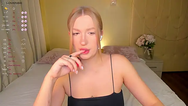 Emma  Leee online show from 03-05-25, 12:59