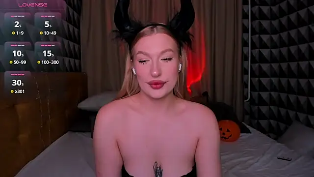 Emma  Leee online show from 10-31-25, 12:55