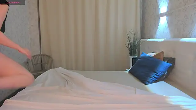 Emma  Leee online show from 03-11-26, 01:11