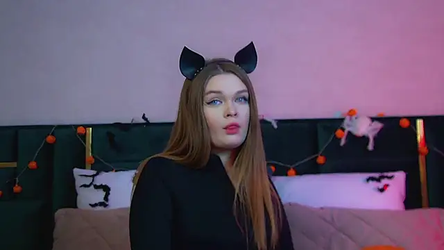 CrystalLyons online show from 10-27-25, 06:12