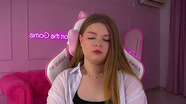 CrystalLyons online show from 11-30-25, 06:17