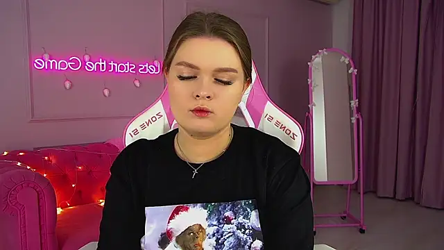 CrystalLyons online show from 12-21-25, 06:20