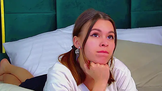 PollyLanders online show from 03-11-25, 04:32