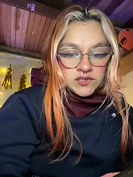SophiaWeestt99 online show from 04-11-26, 04:17