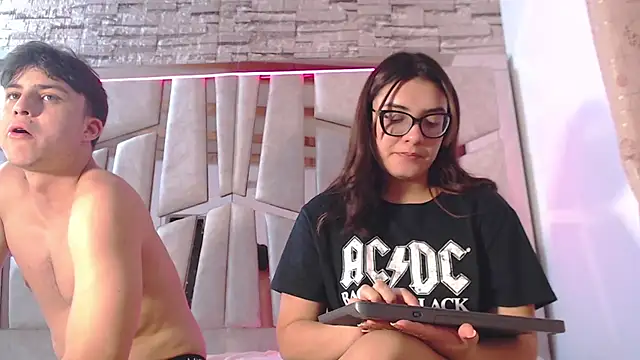 mia and austin online show from 02-07-25, 05:52