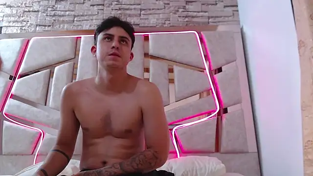 mia and austin online show from 02-21-25, 12:16