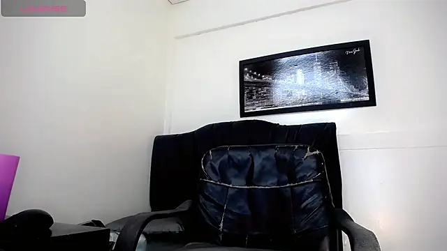 Snapshot of Diosiris_Riannys chatting on 10-24-25, 07:10 Diosiris Riannys online show from 10-24-25, 07:10