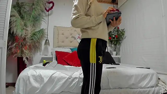 Samanthahavery44 online show from 10-15-25, 04:01