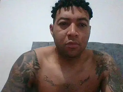 Snapshot of Morenocosta12 chatting on 09-18-25, 04:25 Morenocosta12 online show from 09-18-25, 04:25