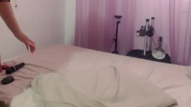 Victoria Luxe online show from 02-20-25, 12:36