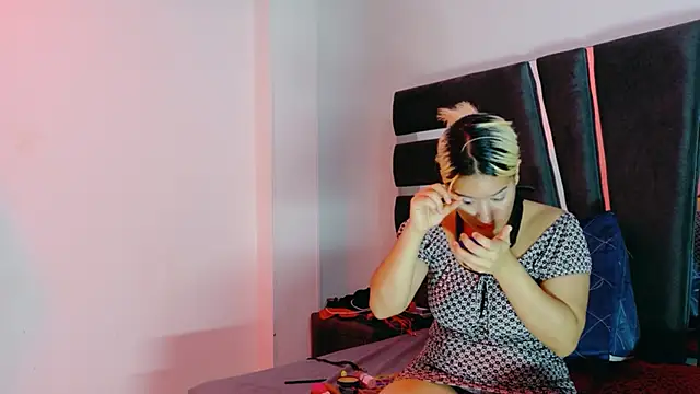 AliceandMax online show from 04-13-26, 02:00