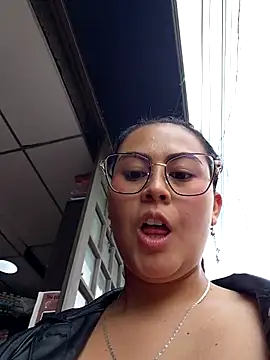 Snapshot of lara_moon25 chatting on 10-28-25, 07:38 lara moon25 online show from 10-28-25, 07:38