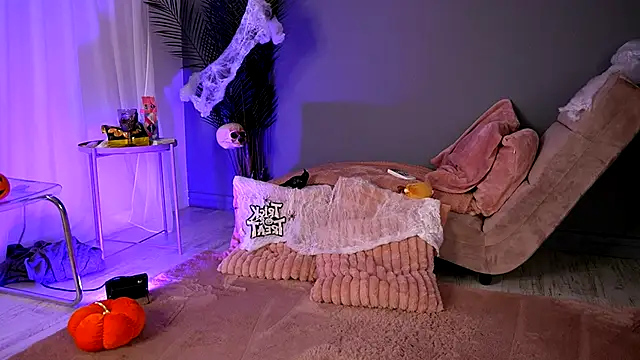 BetsyGonzale online show from 10-29-25, 04:59