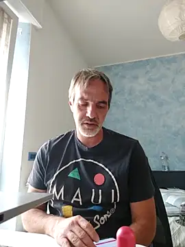 Snapshot of Marcolino183 chatting on 05-04-26, 12:23 Marcolino183 online show from 05-04-26, 12:23