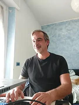 Snapshot of Marcolino183 chatting on 06-01-26, 12:29 Marcolino183 online show from 06-01-26, 12:29