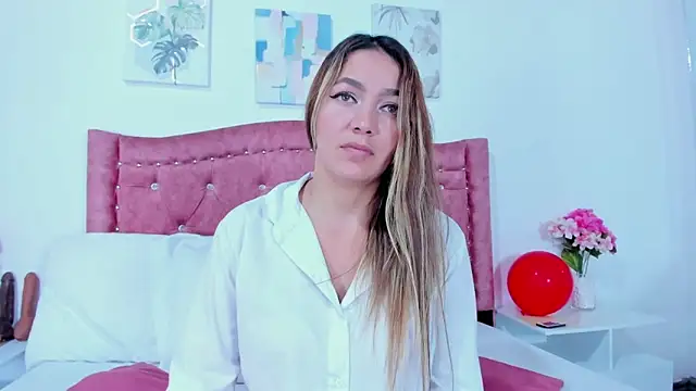 Snapshot of Mia_Malkovaa_ chatting on 01-18-25, 04:10 Mia Malkovaa online show from 01-18-25, 04:10