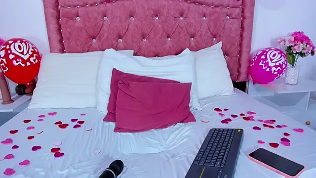 Snapshot of Mia_Malkovaa_ chatting on 02-14-25, 07:23 Mia Malkovaa online show from 02-14-25, 07:23