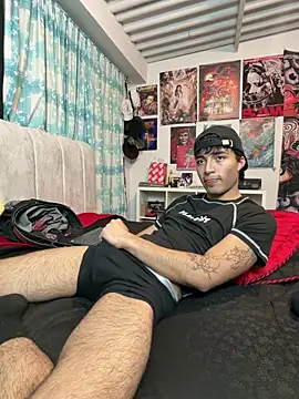 Snapshot of dylan_fun18 chatting on 06-11-26, 02:53 dylan fun18 online show from 06-11-26, 02:53