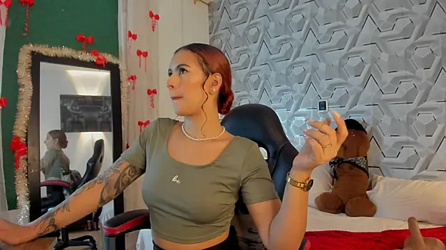 Snapshot of Sophiee_Hill chatting on 01-14-26, 06:19 Sophiee Hill online show from 01-14-26, 06:19