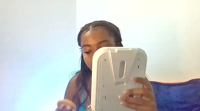 Snapshot of Behla_rouseh chatting on 02-17-25, 11:02 Behla rouseh online show from 02-17-25, 11:02